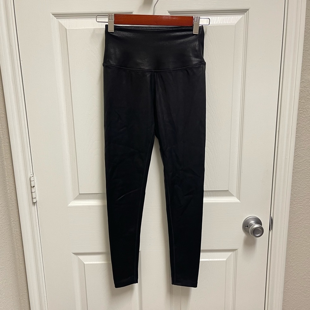 Barry's Fit Black Shiny Leggings